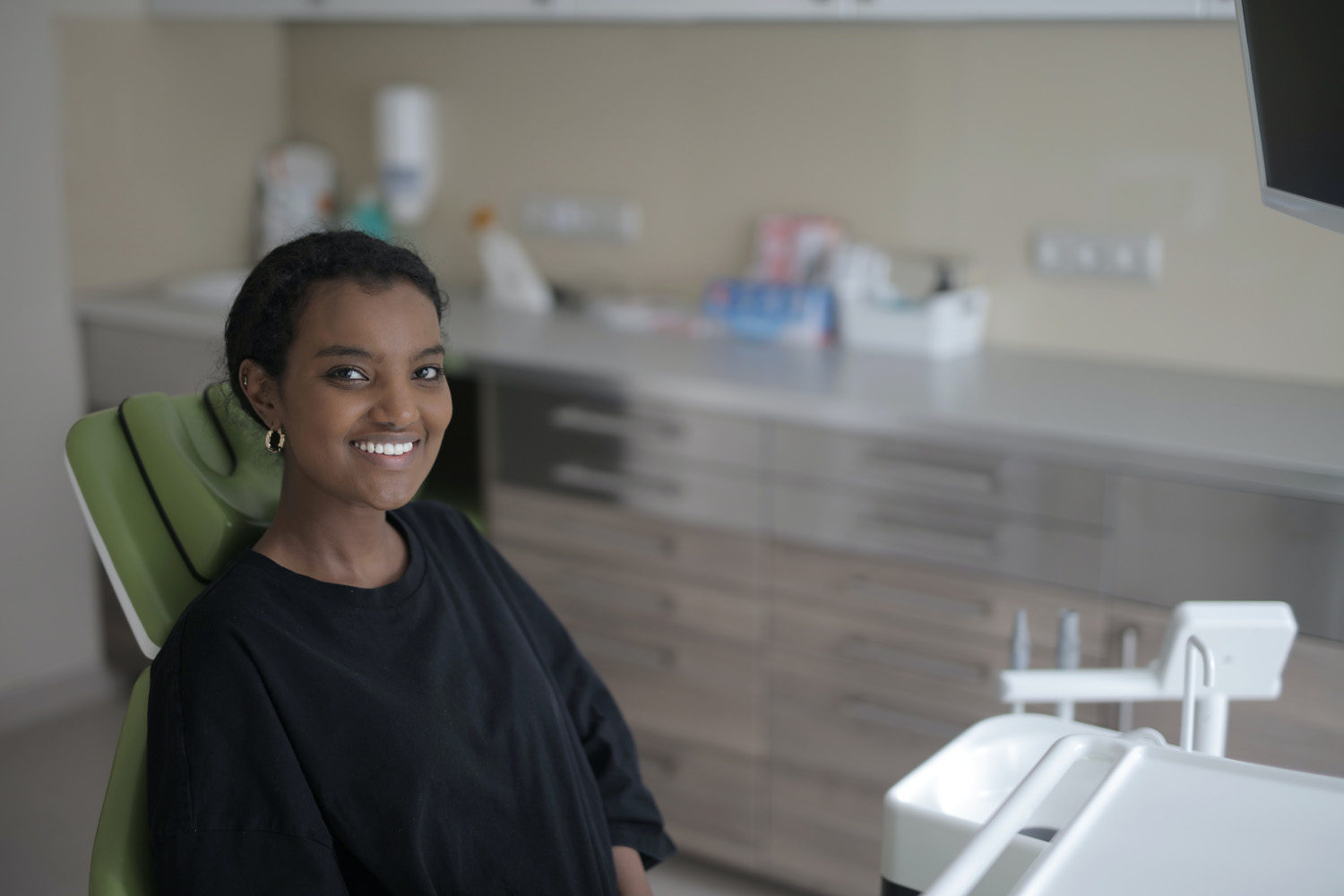 smiling-young-ethnic-female-patient-in-dental-chair-in-3881145 wisdom